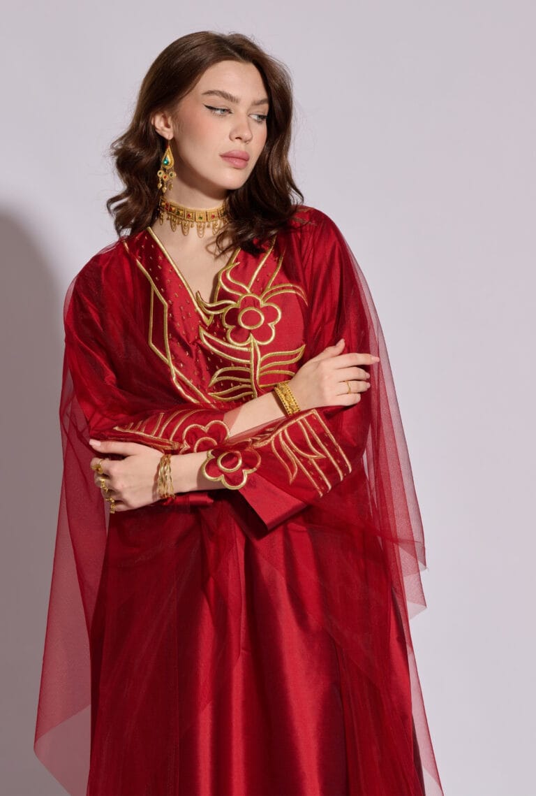 Bu Taira jalabiya for the mother, in Imperial Red